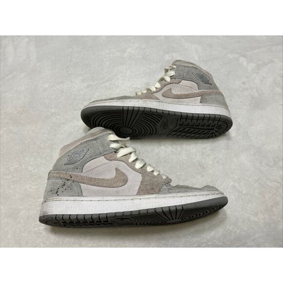 Nike Women’s Air Jordan 1 Size 8 Mid SE Particle Gray DO7139‑002 Rare Vintage - Picture 6 of 8